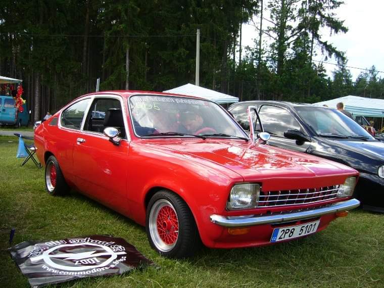 ZAJÍMAVÉ OPELY NA OPEL TREFFEN A ČESKÝCH TUNING SRAZECH - Stránka 20 Fb_im310