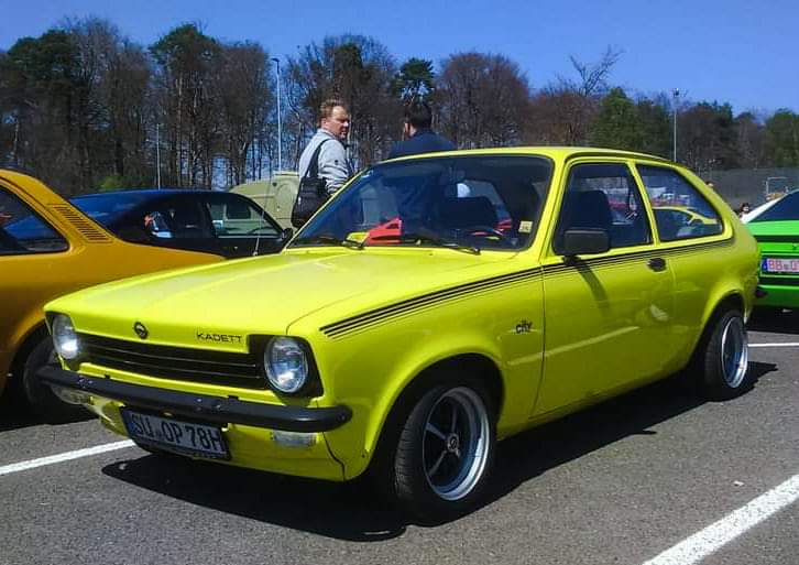 ZAJÍMAVÉ OPELY NA OPEL TREFFEN A ČESKÝCH TUNING SRAZECH - Stránka 25 Fb_im879