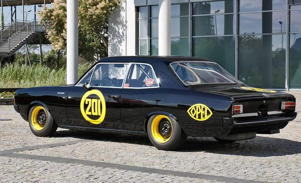 Závodní legenda - Opel Rekord C Limo "Černá Vdova" 1968  Psx_2468