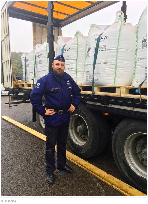 Dans les coulisses d’un contrôle poids lourds avec la police Dh210