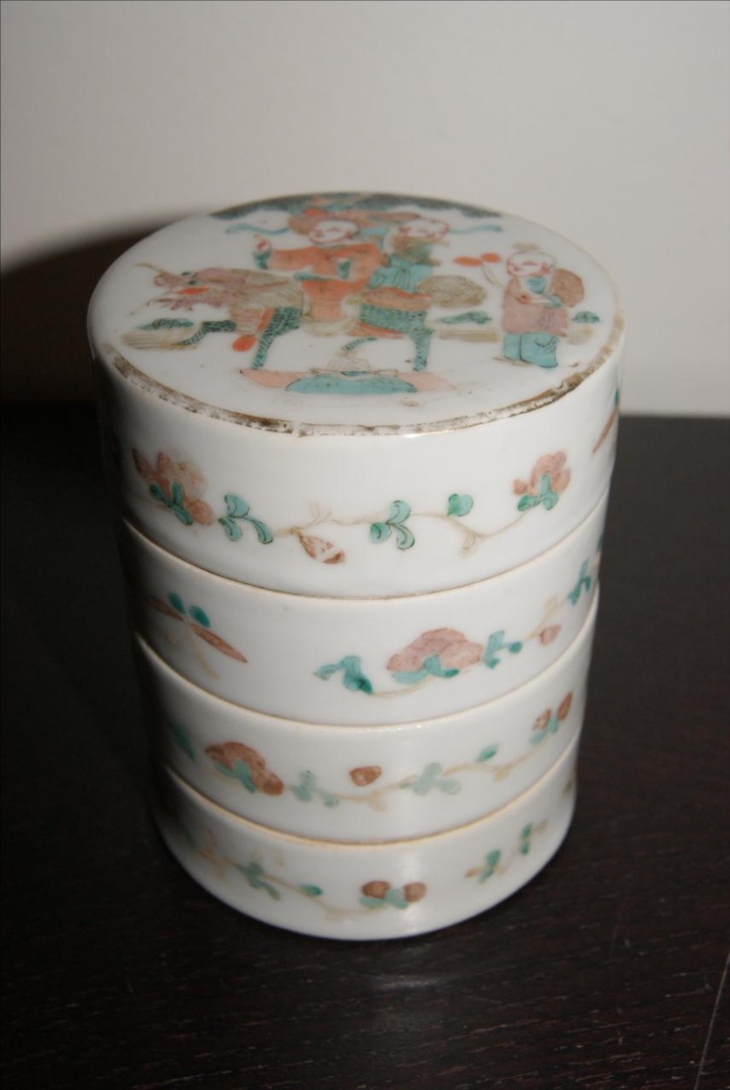 boite a onguent en porcelaine chinoise Dsc02912