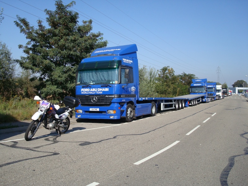 Le concours d'octobre 2011: : Votre moto tape l'incruste. Dsc02723