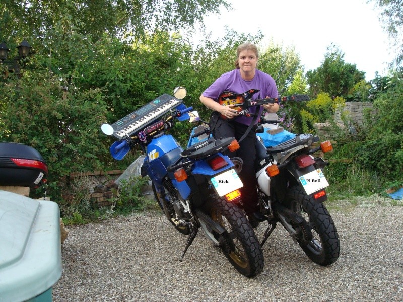  Le concours de aout 2011: Votre moto en mode ROCK'n'ROLL. - Page 2 Kick_n10