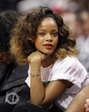 Rihanna a un match de basket. Norma609