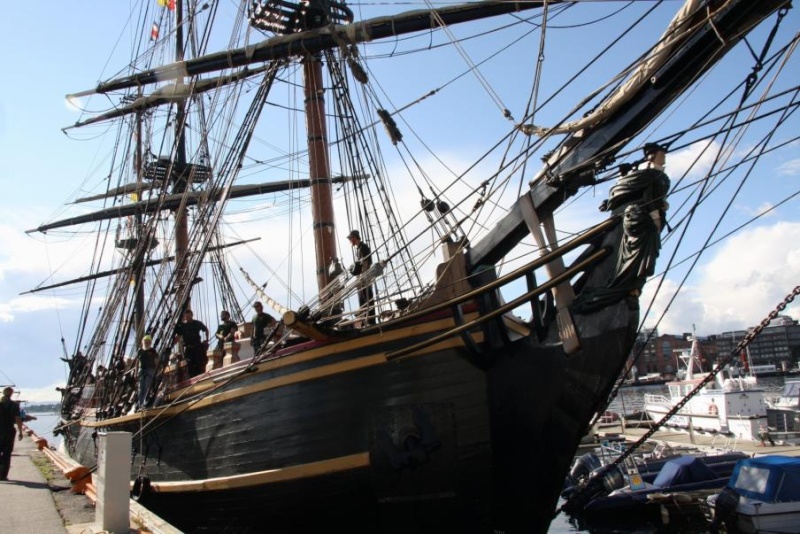 Les plus belle photos du HMS Bounty - Page 2 31534210