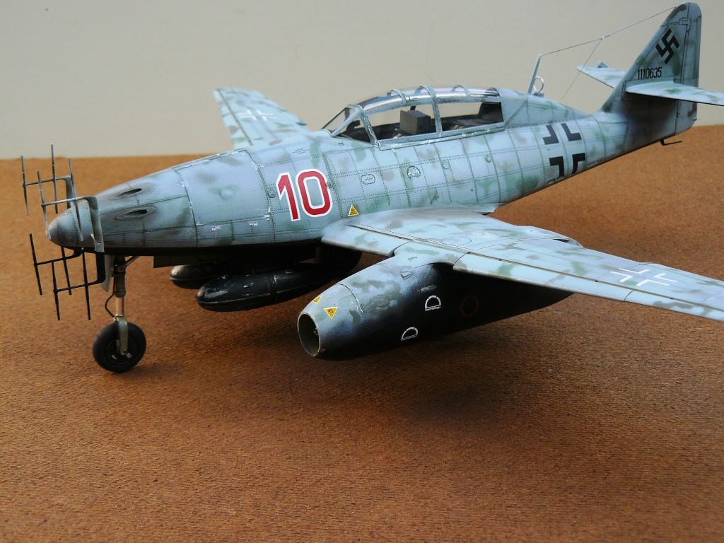 [concours "voler c'est mieux en double"] Messerschmitt Me-262B1a/u1 Hobby Boss au 1/48 P1050424