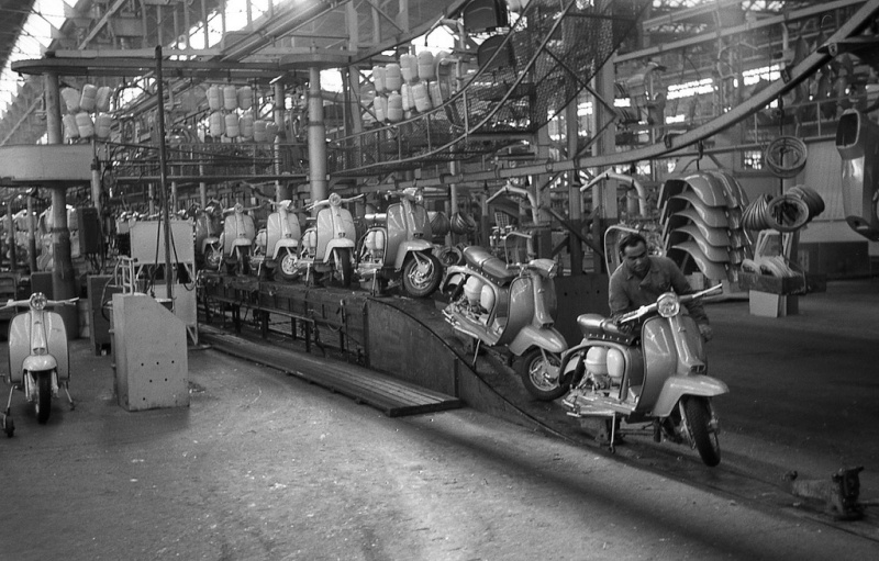 Basé sur l'ordre alphabétique, des noms de voitures, camions, dragsters, vélos, motos, tracteurs, bref tout ce qui roule !... Innoce11