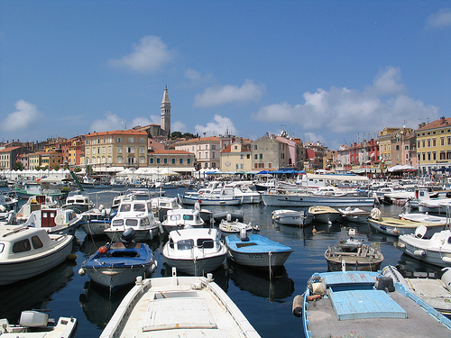 Par ordre alphabétique, des villes et des villages . - Page 12 Istria10