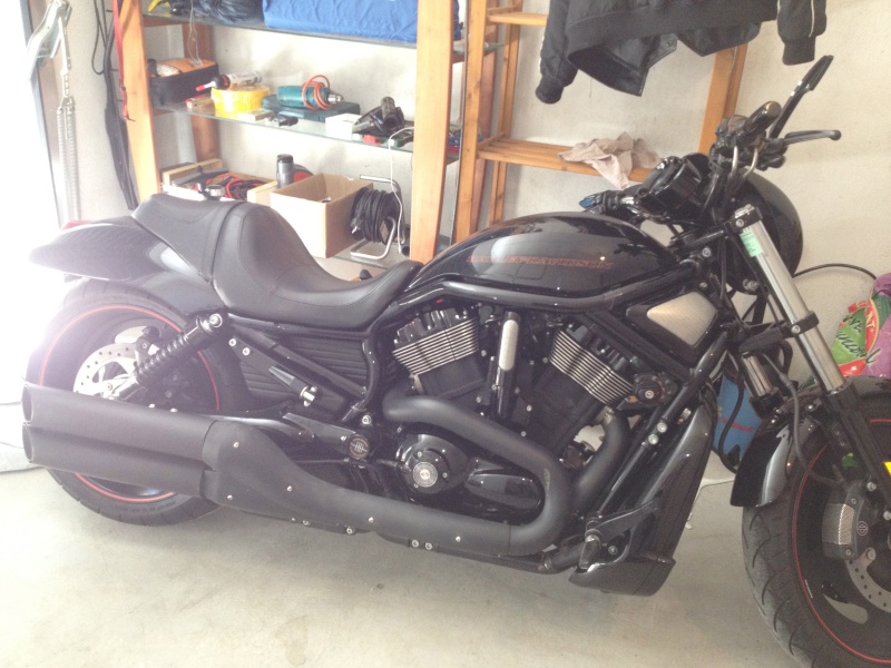 Ma nouvelle un Street glide  2010 et l' ancienne vrod Img_0610