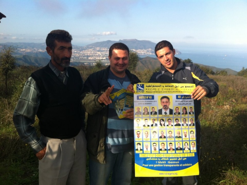 CANDIDATS APW RCD DE BGAYET EN CAMPAGNE D'AFFICHAGE A AIT BIMOUNE 1147