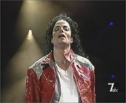 [DL] History World Tour Live in Bucharest 1996 2 DVD's  Buchar21