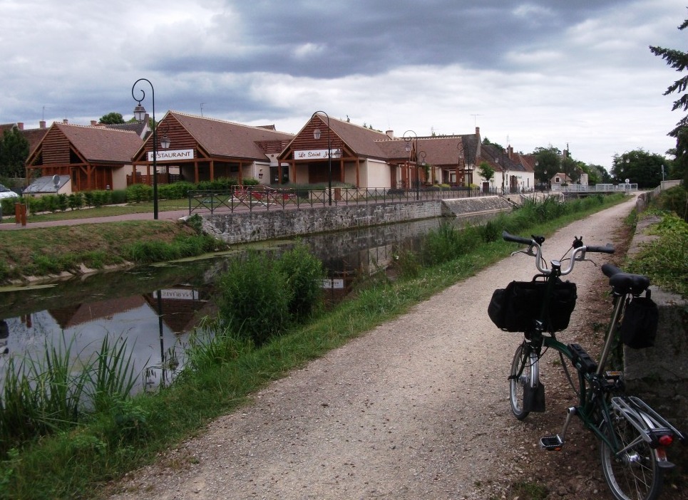 V46 - Canal de Berry - Coeur de France Dscf3411
