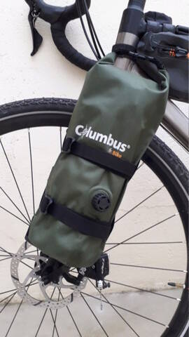 Sacoche de fourche vélo bikepacking COLUMBUS. Modèle étanche 3,5L