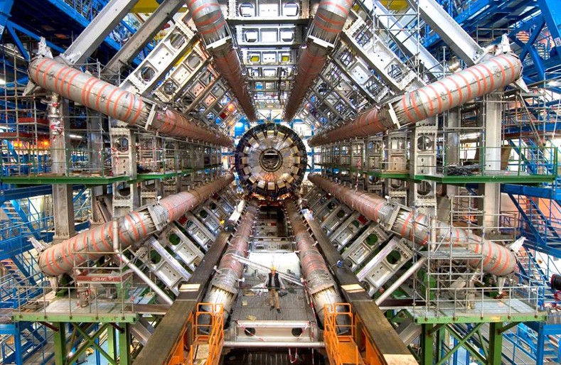 Boson de Higgs ou nouvelle force de la nature - Page 2 Cern-h11