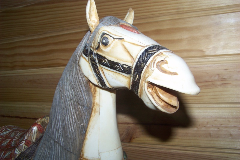 Statue de cheval en Os 000_0258