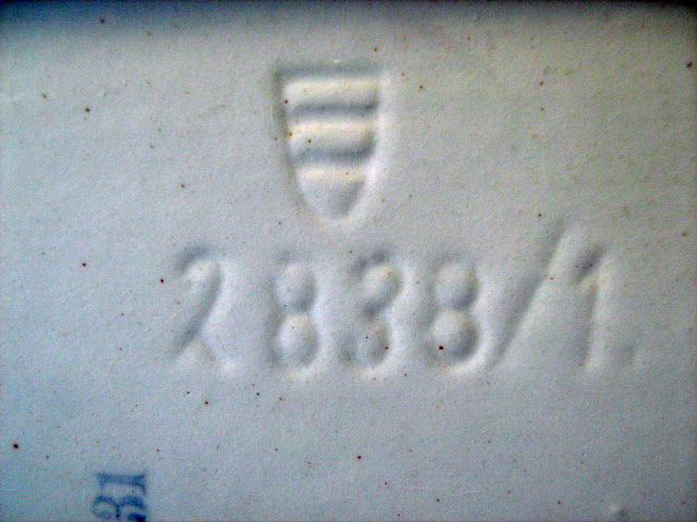 Pottery Lidded Box circa 1926 Img_1027