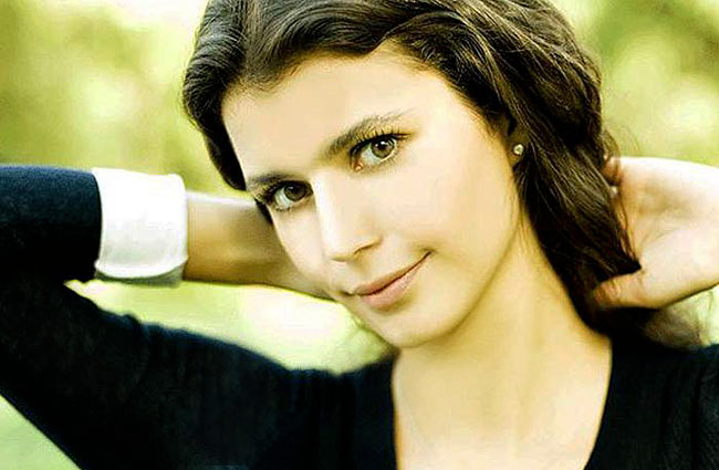 Beren Saat kimdir? Berens10