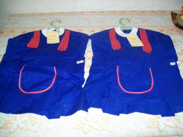 vendo abbigliamento x bambini tipo vestini grembriuli x scuola materna e costumini x il mare piu due quadretti x cameretta tutto anni 70  abigliamento e fondo di magazzino marche preistoriche tipo fatina giulia ecc. 00633