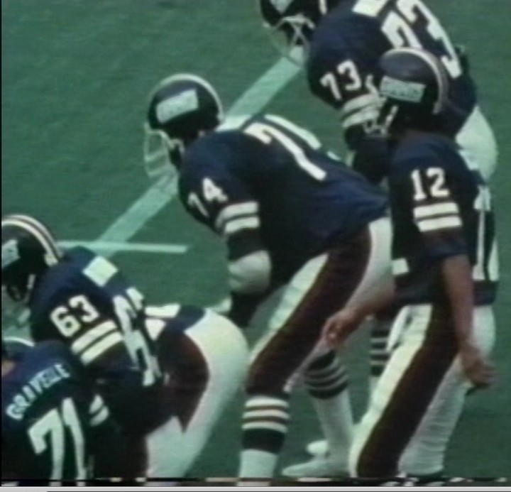 More Giants font discrepancies 1976-79 1977_s10