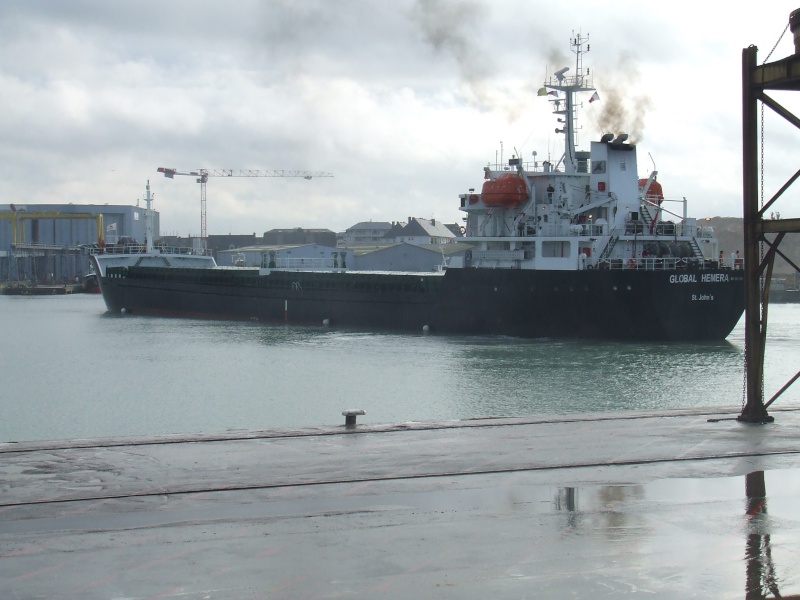 cargos dans le port de Saint-Malo en 2009 Dscf6320