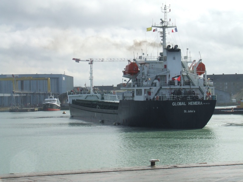 cargos dans le port de Saint-Malo en 2009 Dscf6322
