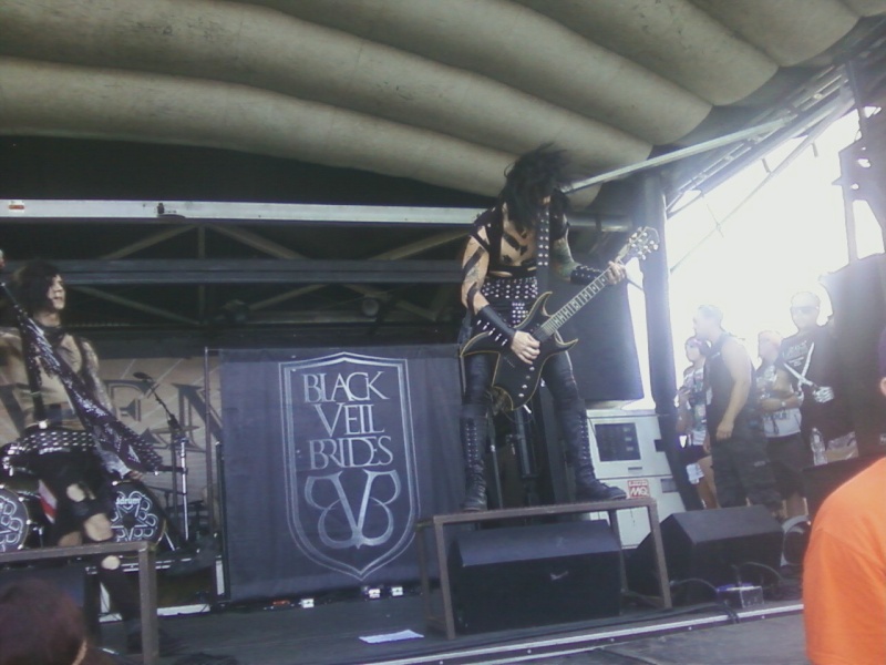 I saw/met BVB at Orlando Warped yesterday! Image_12