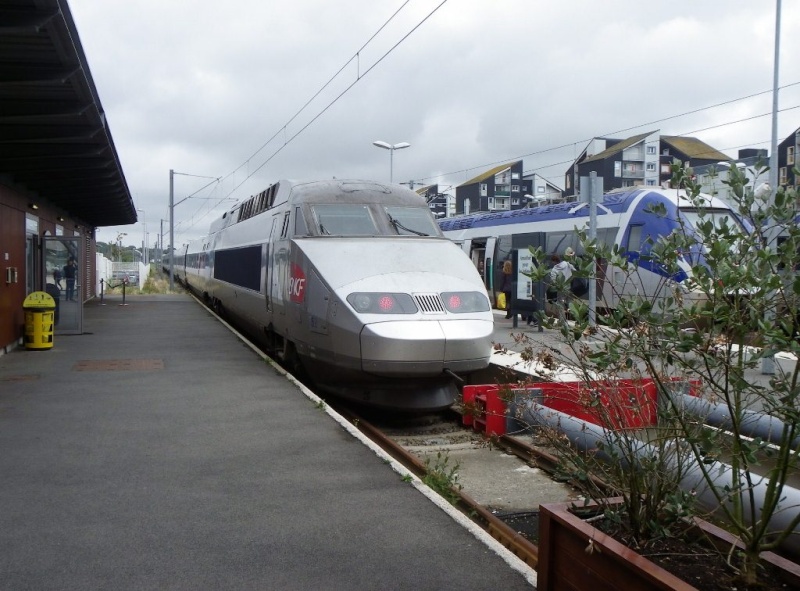 TGV A en gare de St Malo Imgp1210