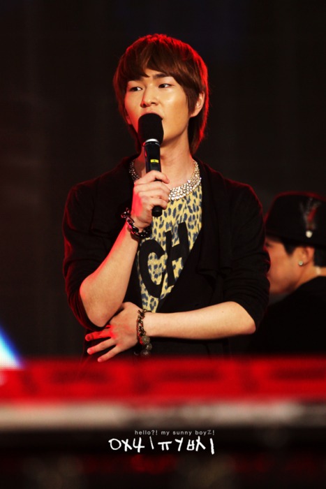 Onew @ Field of Dreams Fundraiser Concert 110908 Tumbl191