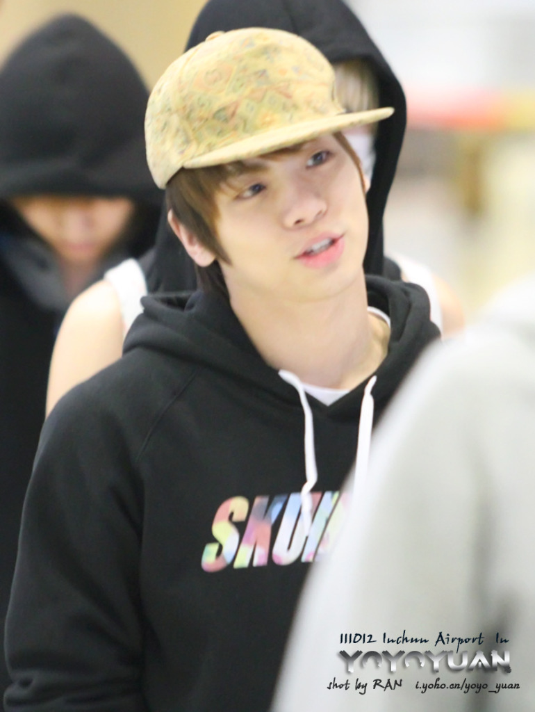 [Fan Photo] Jonghyun au Incheon Airport New York 111012   13270512