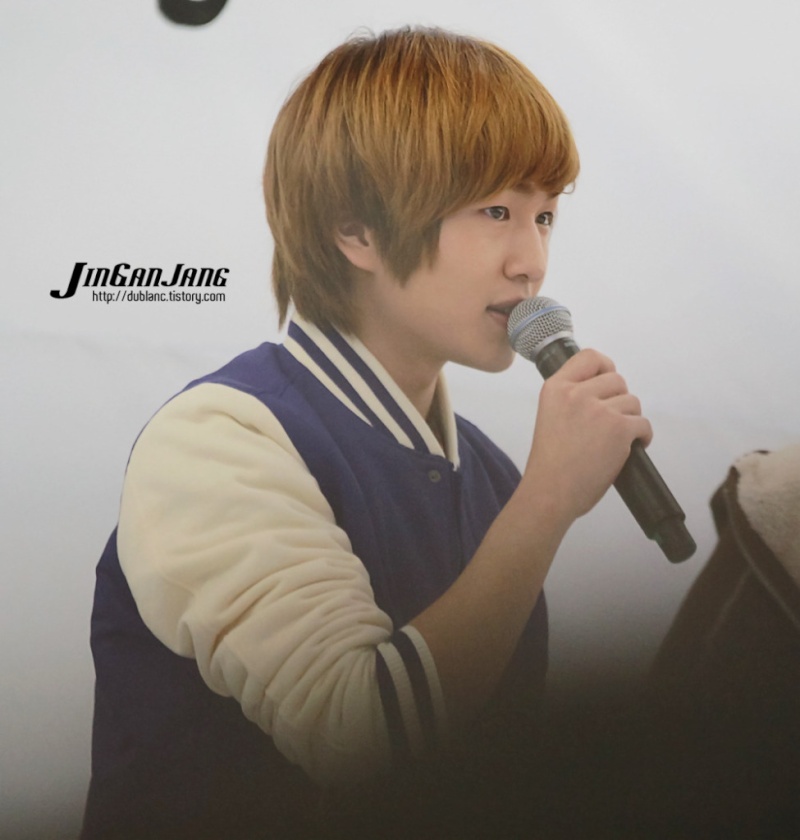  [Fan Photo] Onew au The Son of The Sun Fansigning 111213  1421