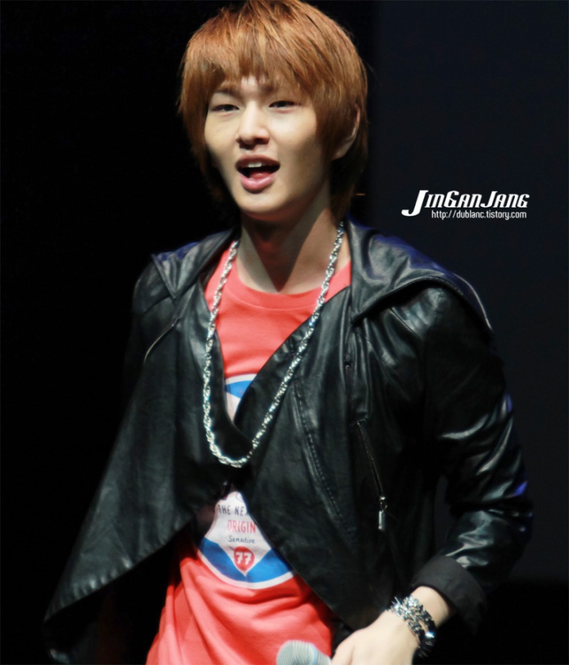 [Fan Photo] Onew au Friend of Korea 111015   1514