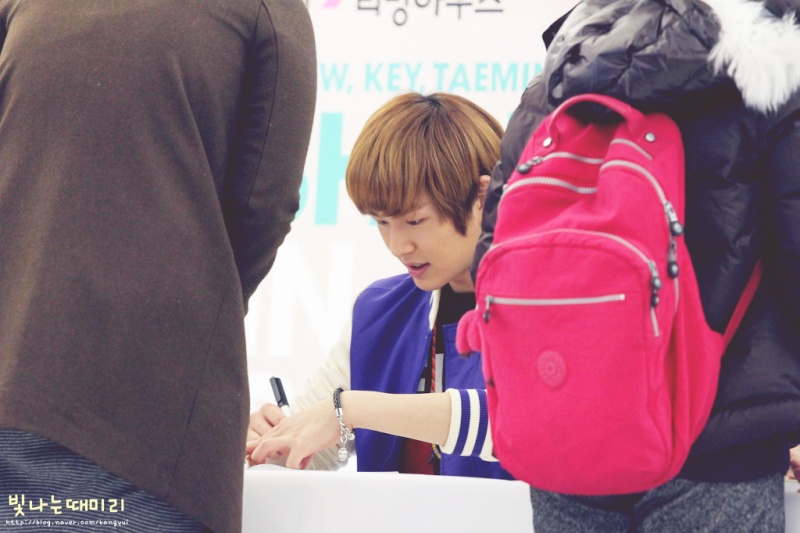  [Fan Photo] Onew au The Son of The Sun Fansigning 111213  1519