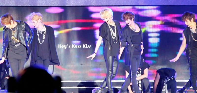 SHINee @Hallyu Wave Dream Concert (03.10.2011) 1832ee10