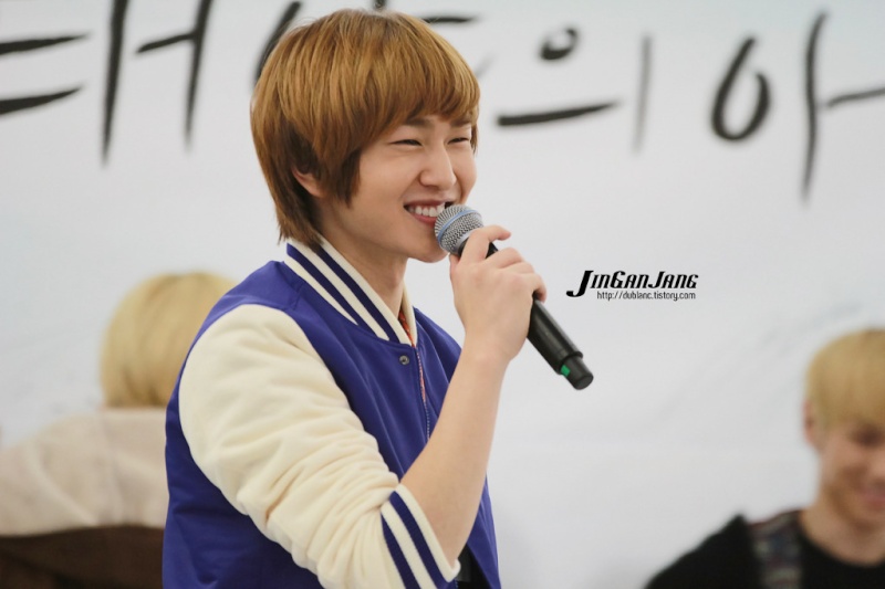  [Fan Photo] Onew au The Son of The Sun Fansigning 111213  1918