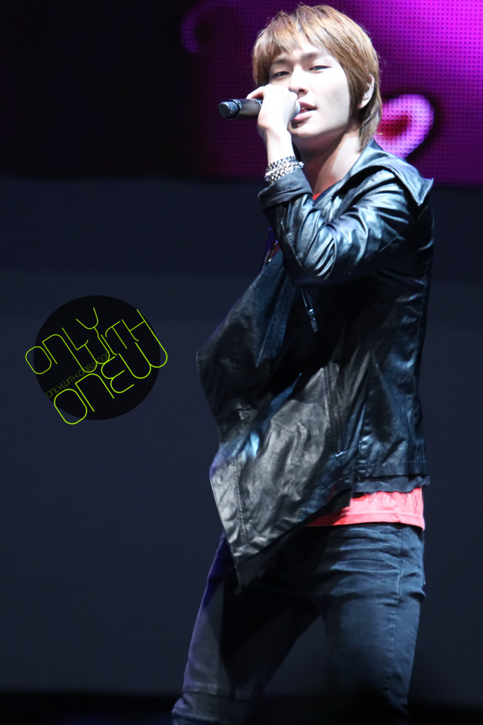 [Fan Photo] Onew au Friend of Korea 111015   2113