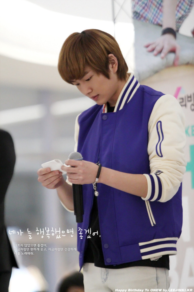  [Fan Photo] Onew au The Son of The Sun Fansigning 111213  2514