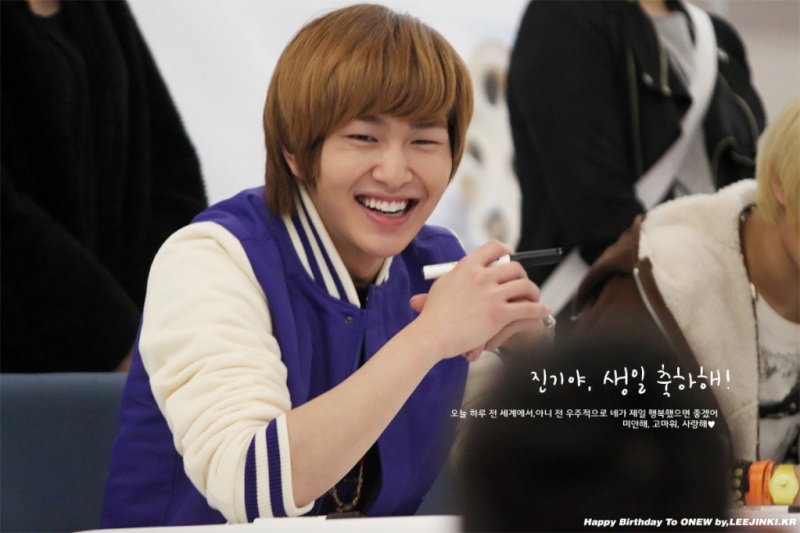  [Fan Photo] Onew au The Son of The Sun Fansigning 111213  2613
