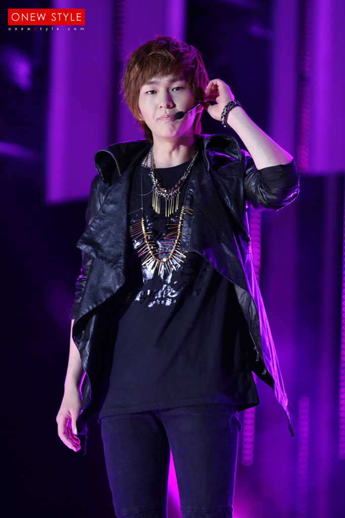 Onew @Hallyu Wave Dream Concert (03.10.2011) 812