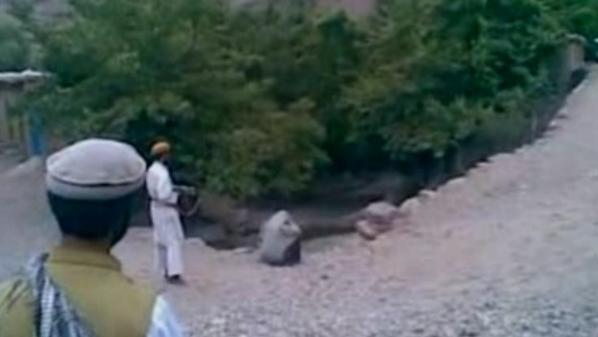 بالفيديو… طالبان تعدم امرأة بالرصاص علانية قرب كابول بتهمة الزنا 1-tali10