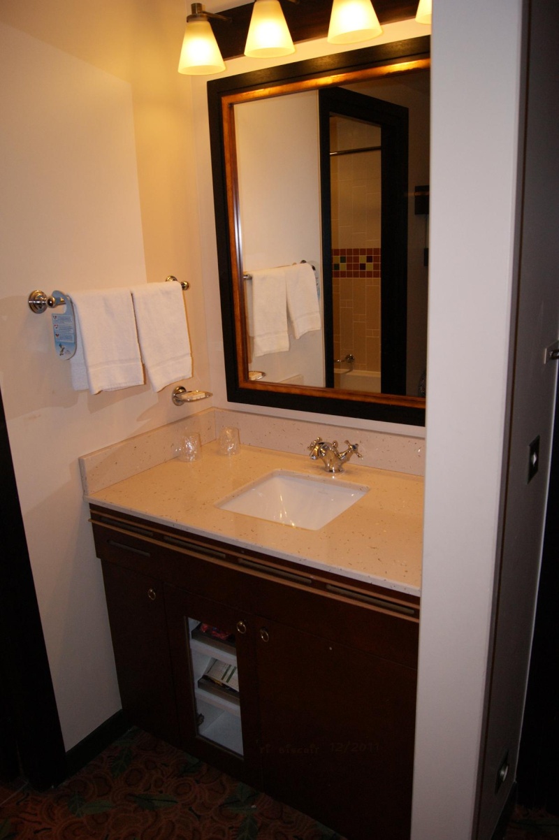 Topic photos des hotels - Page 2 Lavabo10