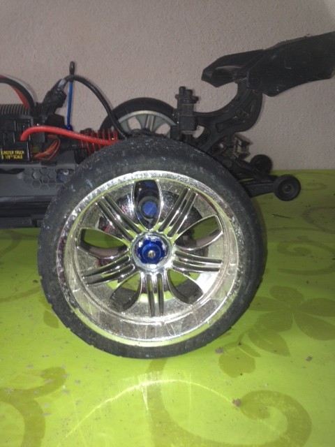 Mon e revo brushless mmm Roue_a10