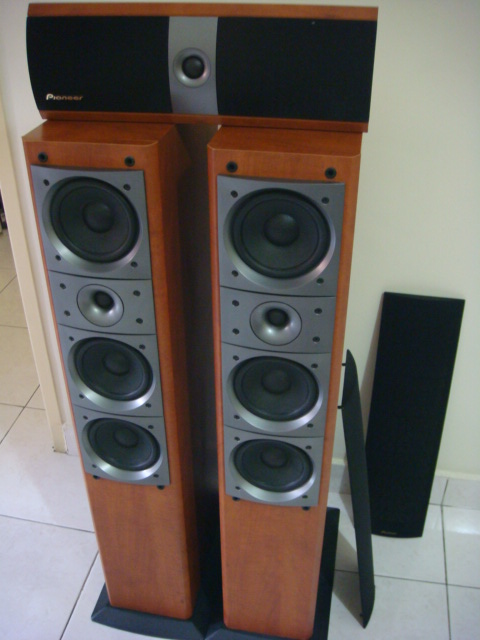 Pioneer Floorstanding speaker and Center speaker Dsc02317