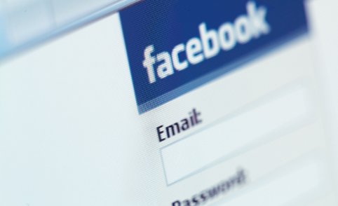 قرصان إسرائيلي يسرق آلاف حسابات الفيس بوك التي تعود لمستخدمين عرب Facebo10