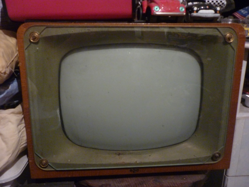 Téloches.... Vintage televisions - 1940s 1950s and 1960s tv P1060317