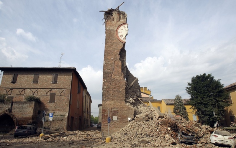 STRONG EARTHQUAKE HITS NORTHERN ITALY Cbigea10