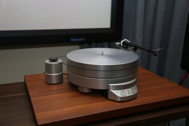 Acoustic Signature Challenger Mk3 turntable and SME 309 tonearm Fl110