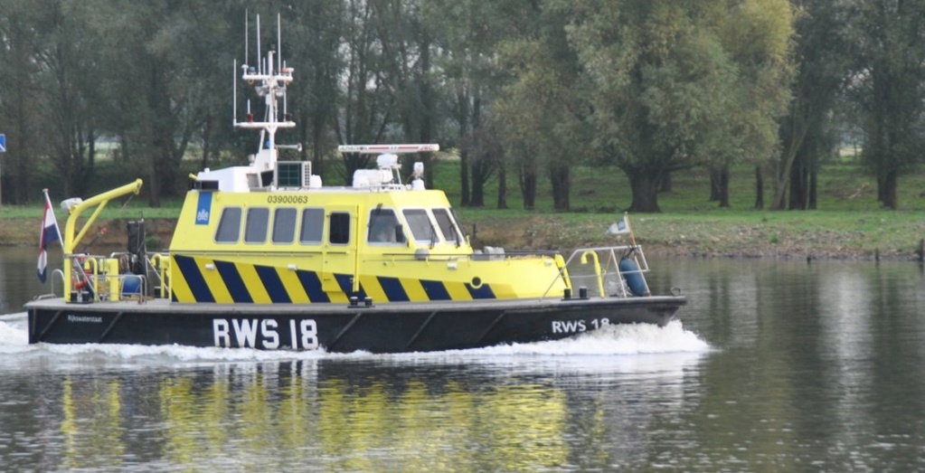 LE COIN DES MARINS      TOUT CE QUI FLOTTE  - Page 8 1810