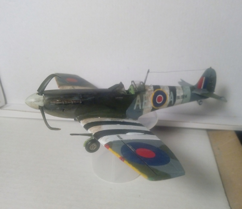 Spitfire MK V  --  Revell -- 1/72 08-01-11