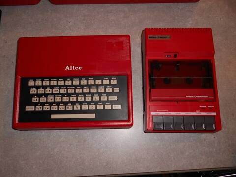 C64 vs Alice 32/90...fight !!!!!!! Dscn0310