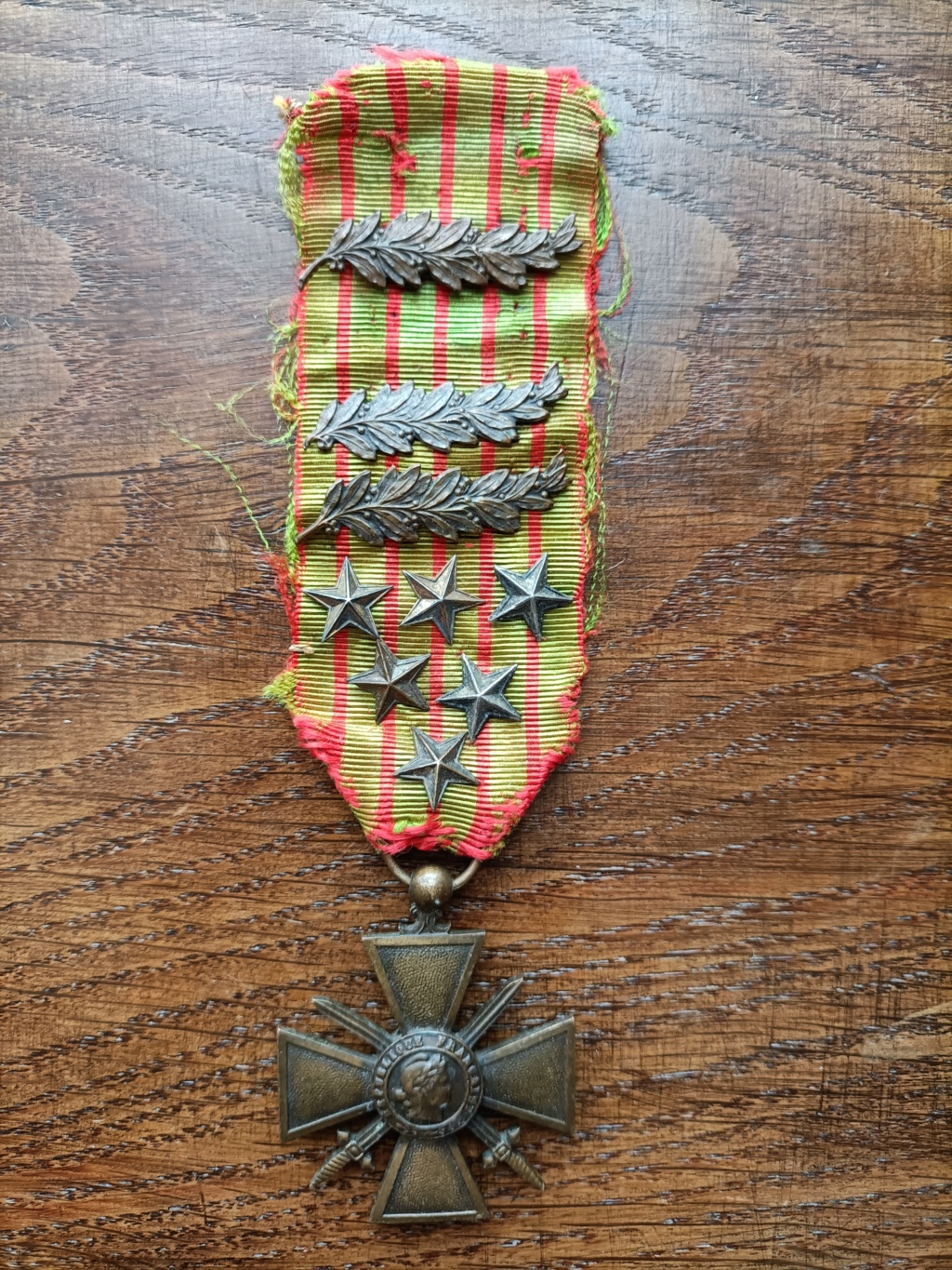 Une médaille bien décorée  Img20259